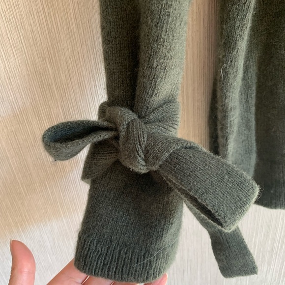 Size Small Green Ann Taylor Sweater - Picture 2 of 5